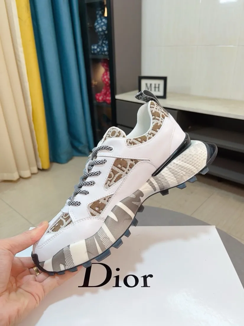 Men's men's shoes 💰458🌹🌹【Dior】Best-selling official website world premiere🔝High-end men's shoes brand official website latest series: The upper is made of imported cowhide with specially designed fabrics➕Mesh breathable lining. Make walking more convenient and comfortable! Compared with the official quality, Midea’s 1:1 replica. Create a fashionable personality to set off your uniqueness! A must-have for trendy men! Classic style. Men's sizes: 38-44.